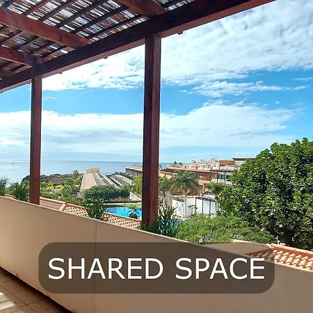 Bedroom With Private Bathroom And Air Conditioning, Inside Shared With Amplious Kitchen And Terrace With Sea View Apartamento